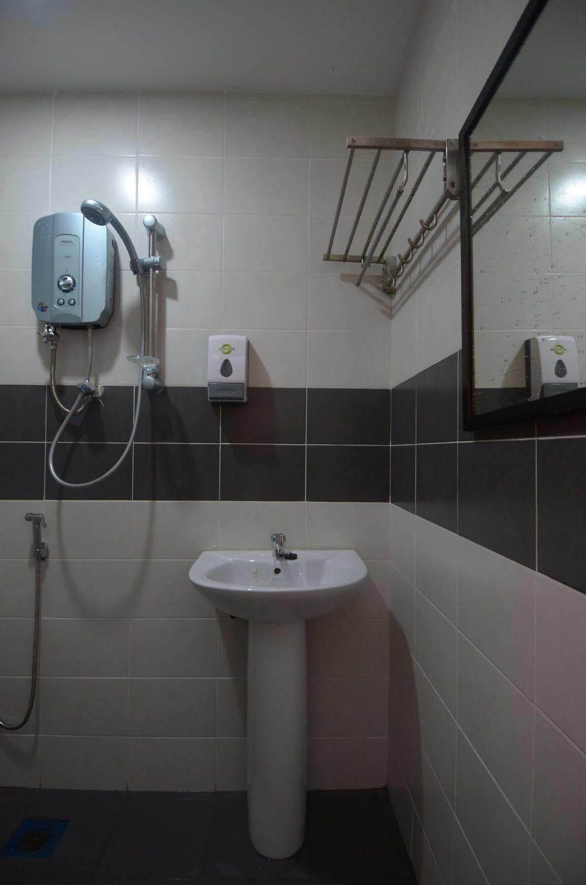 Kuok Pin Hotel Kuching Zewnętrze zdjęcie