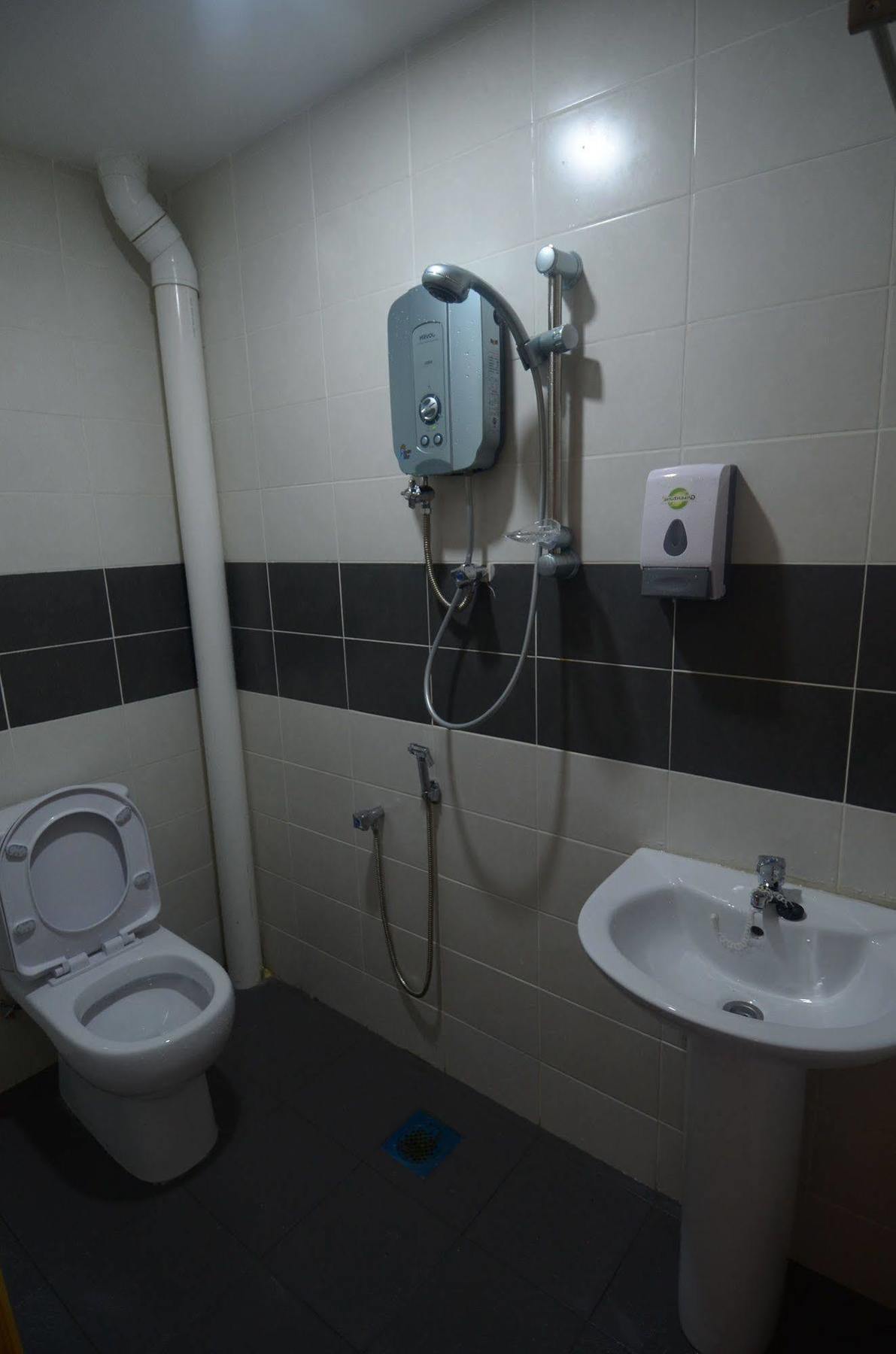 Kuok Pin Hotel Kuching Zewnętrze zdjęcie